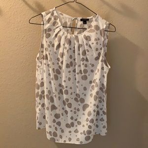 Women’s sleeveless top